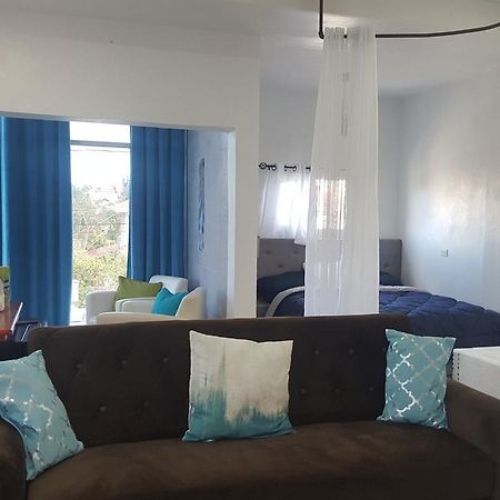 Db Tower Vacation Rental Kota Belize Bagian luar foto