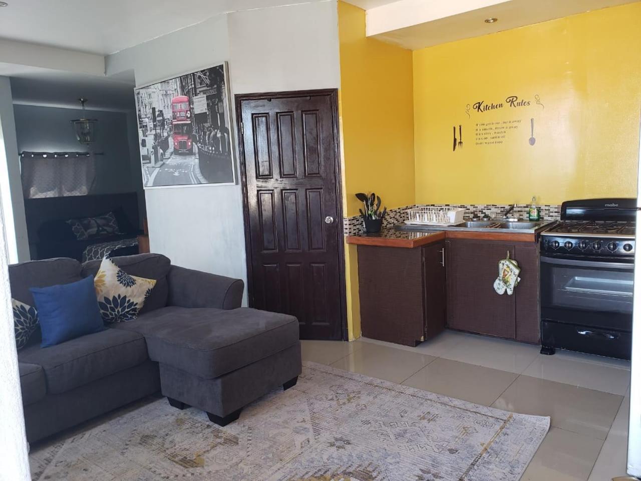 Db Tower Vacation Rental Kota Belize Bagian luar foto